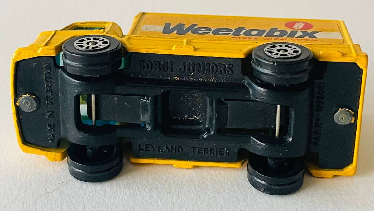 Corgi juniors Leyland Terrier die cast model