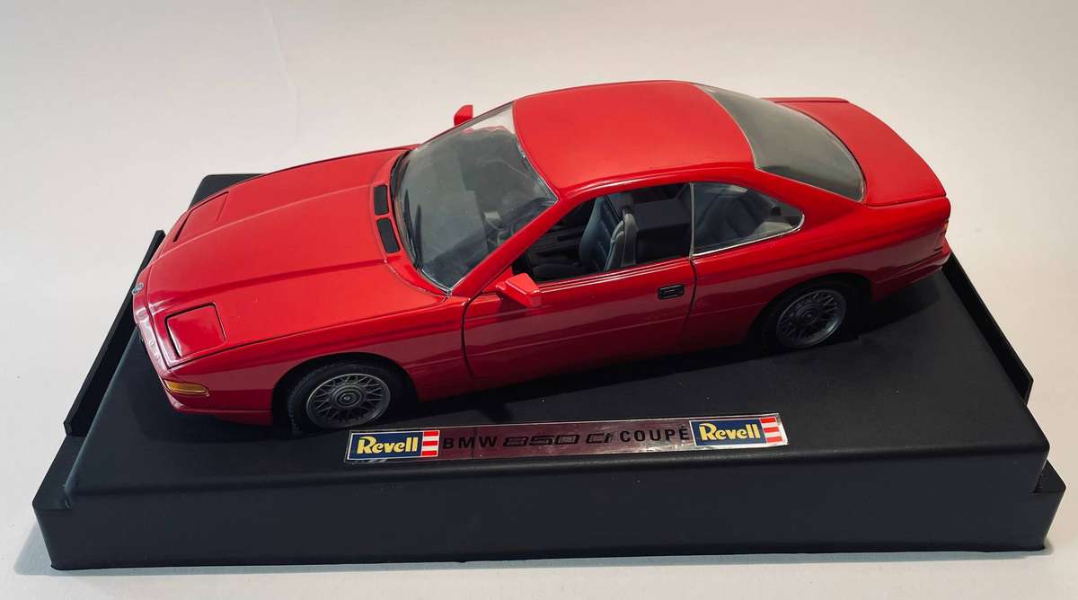 Revell BMW 850 ci coupe 1:18 scale master piece series die cast model