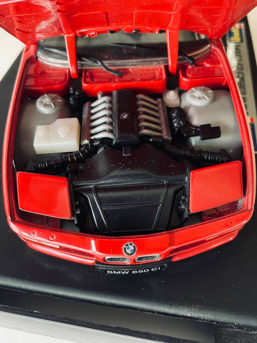 Revell BMW 850 ci coupe 1:18 scale master piece series die cast model