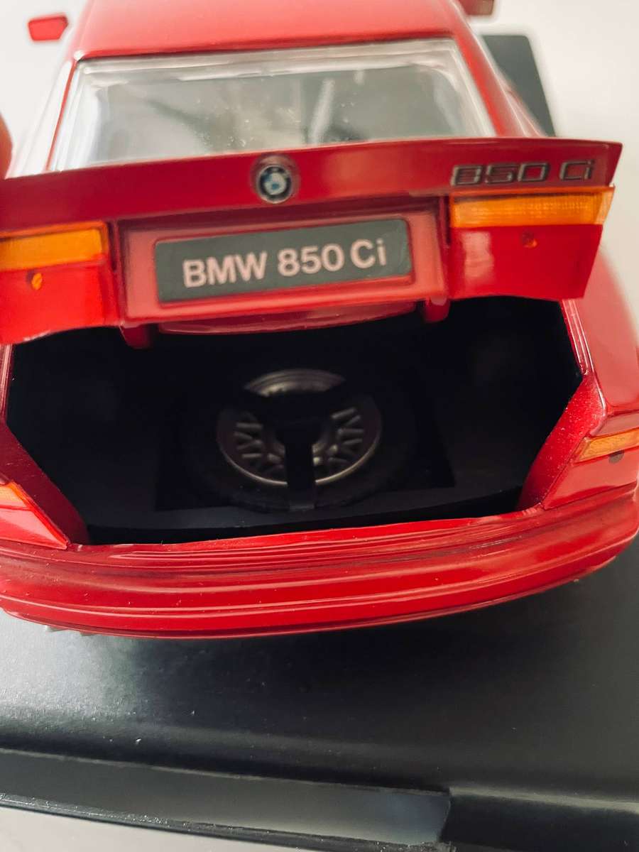 Revell BMW 850 ci coupe 1:18 scale master piece series die cast model