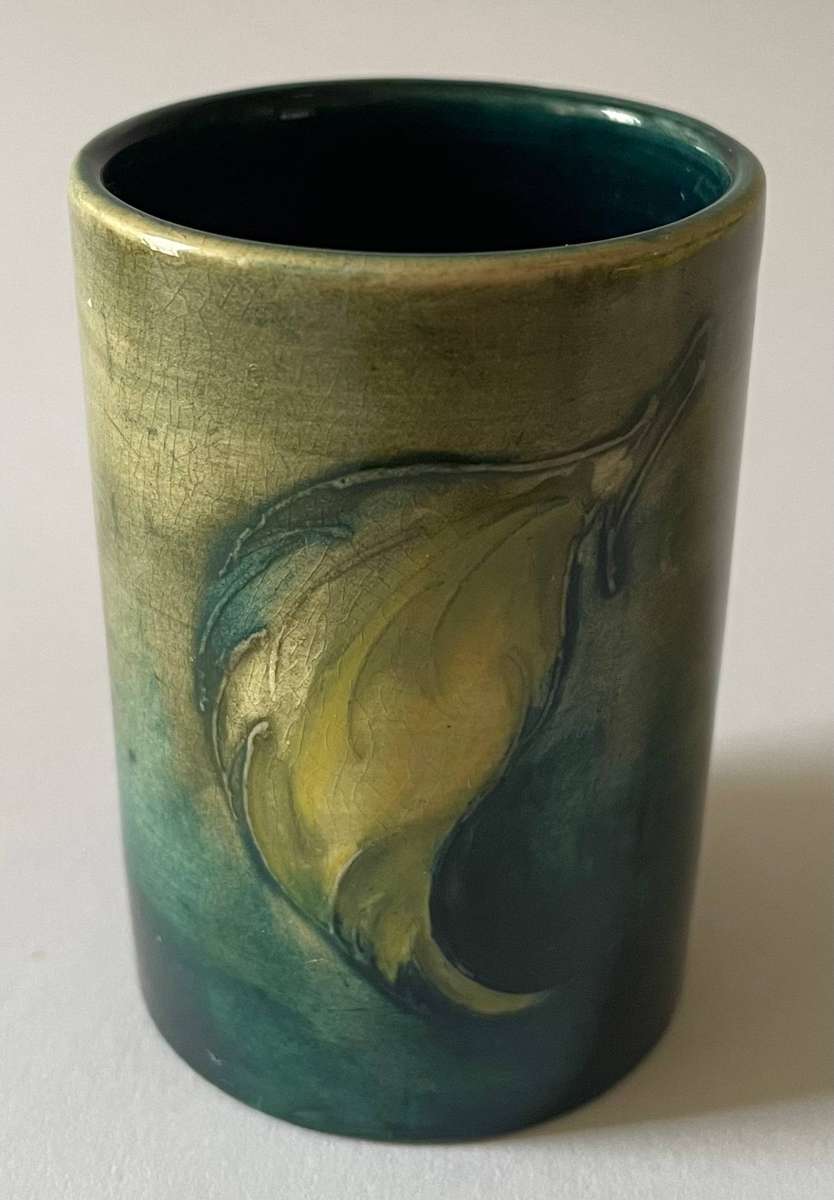 Moorcroft small tumbler/vase in the hibiscus pattern
