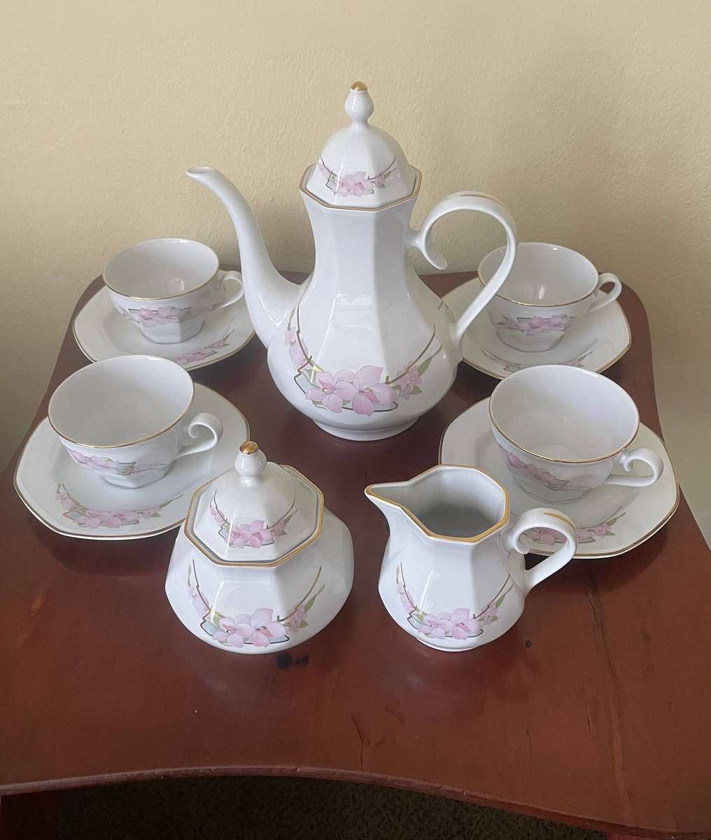 Tognana 11 piece coffee set with beautiful geometric design and floral pattern