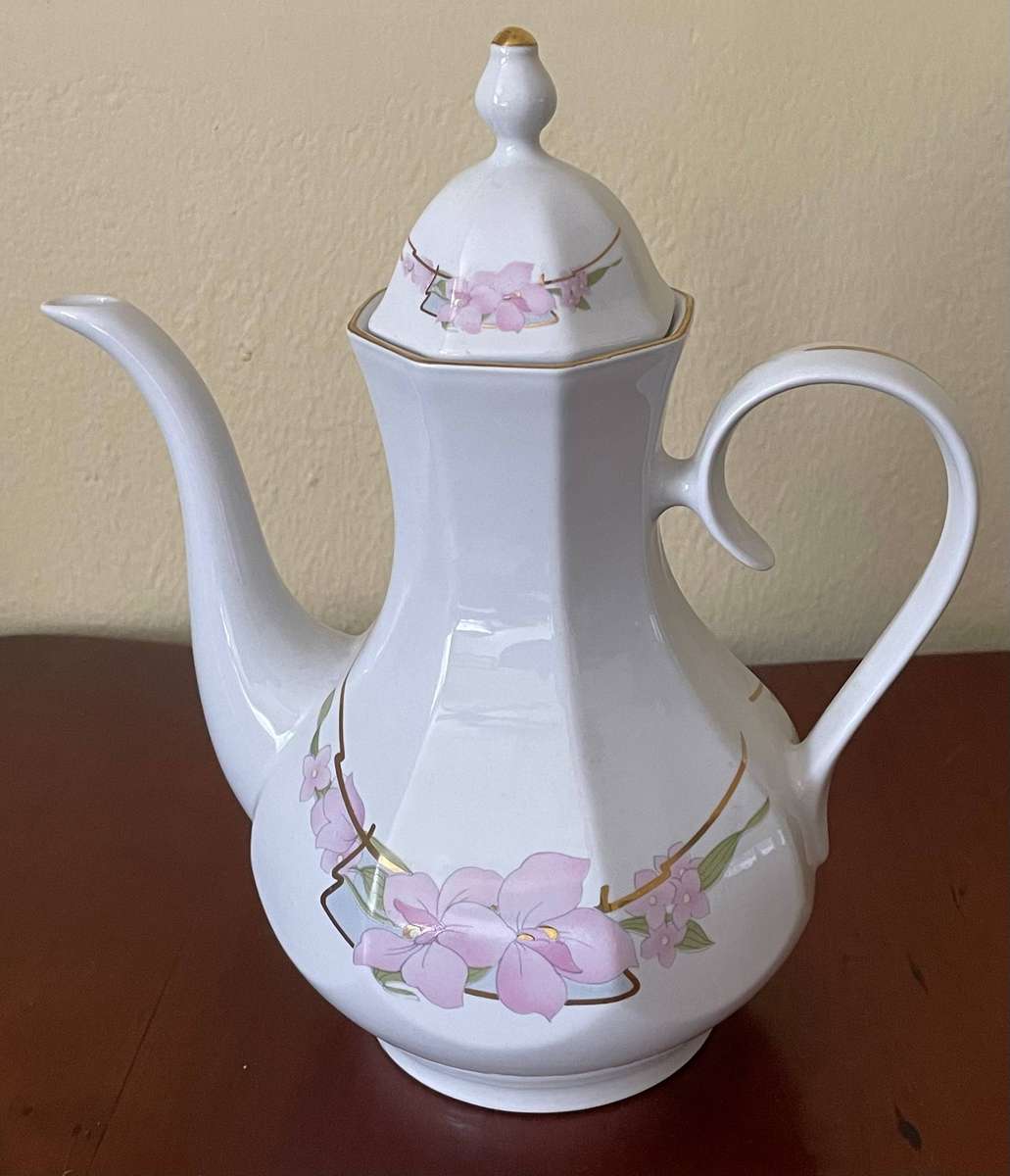 Tognana 11 piece coffee set with beautiful geometric design and floral pattern