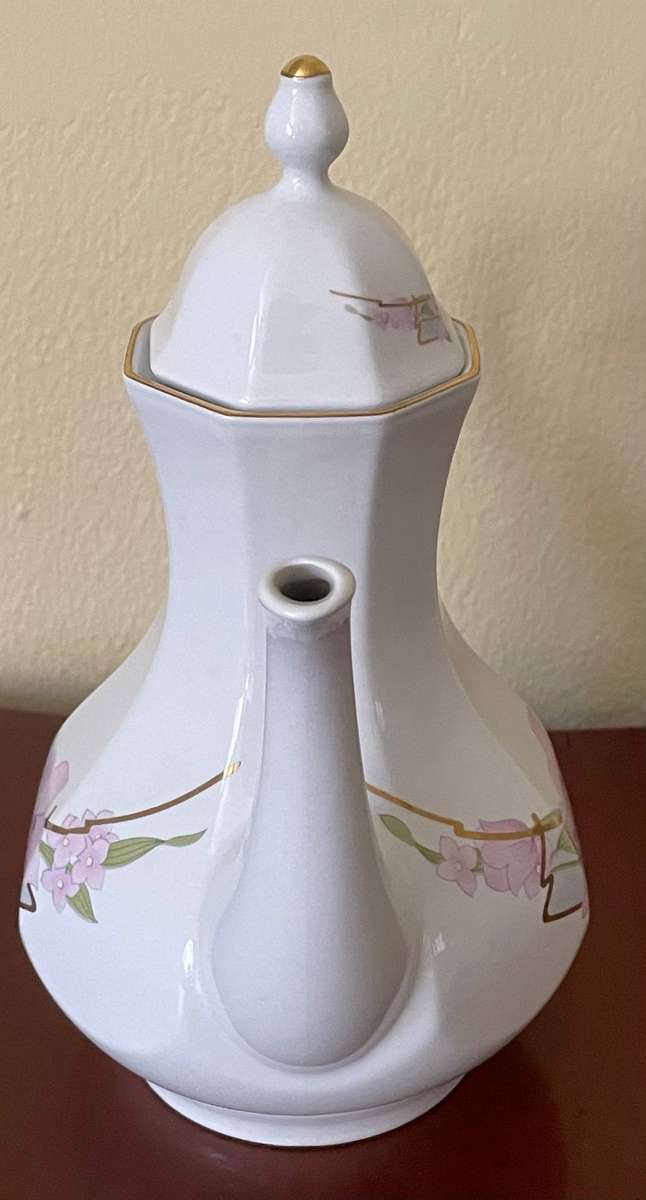 Tognana 11 piece coffee set with beautiful geometric design and floral pattern