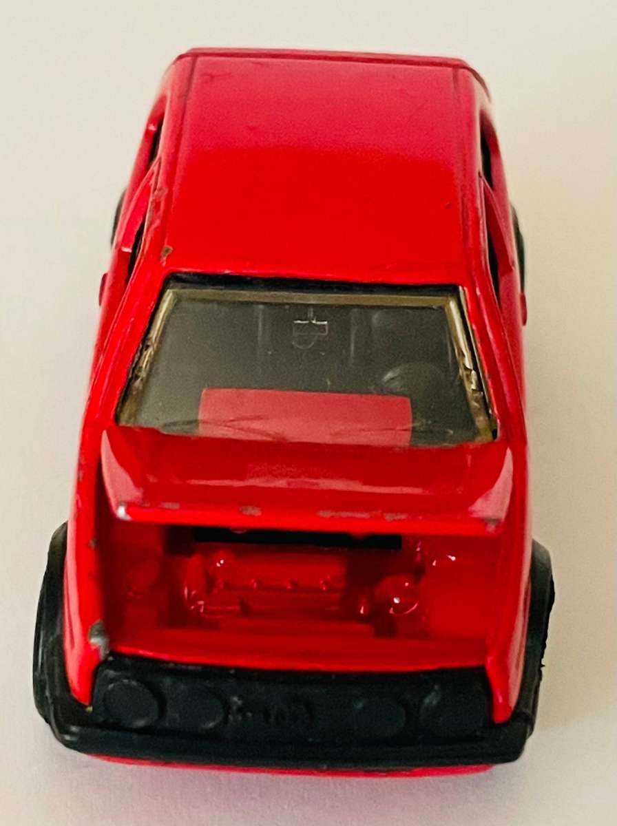 Matchbox Volkswagen Golf GTI (1985) die cast model 1:58 scale