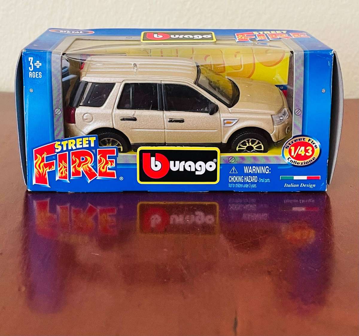 BBurago street fire 1/43 scale die cast Land Rover Freelander 2 model
