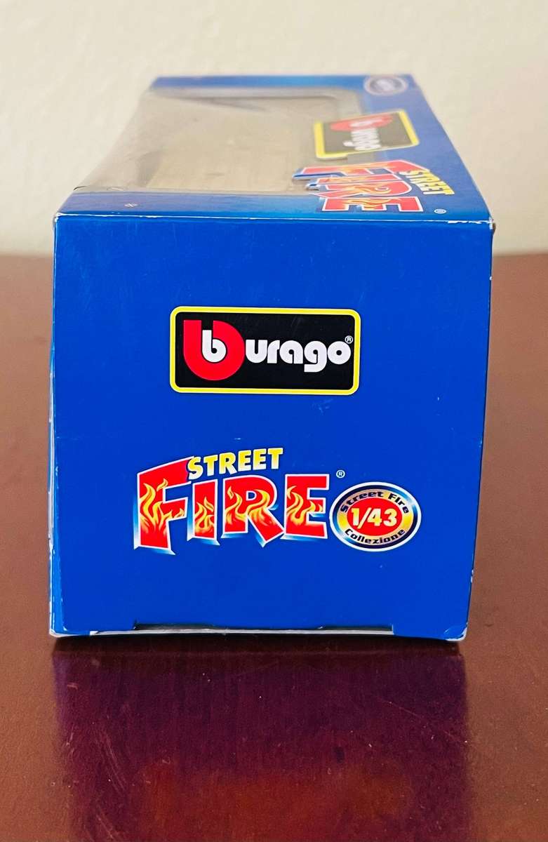 BBurago street fire 1/43 scale die cast Land Rover Freelander 2 model