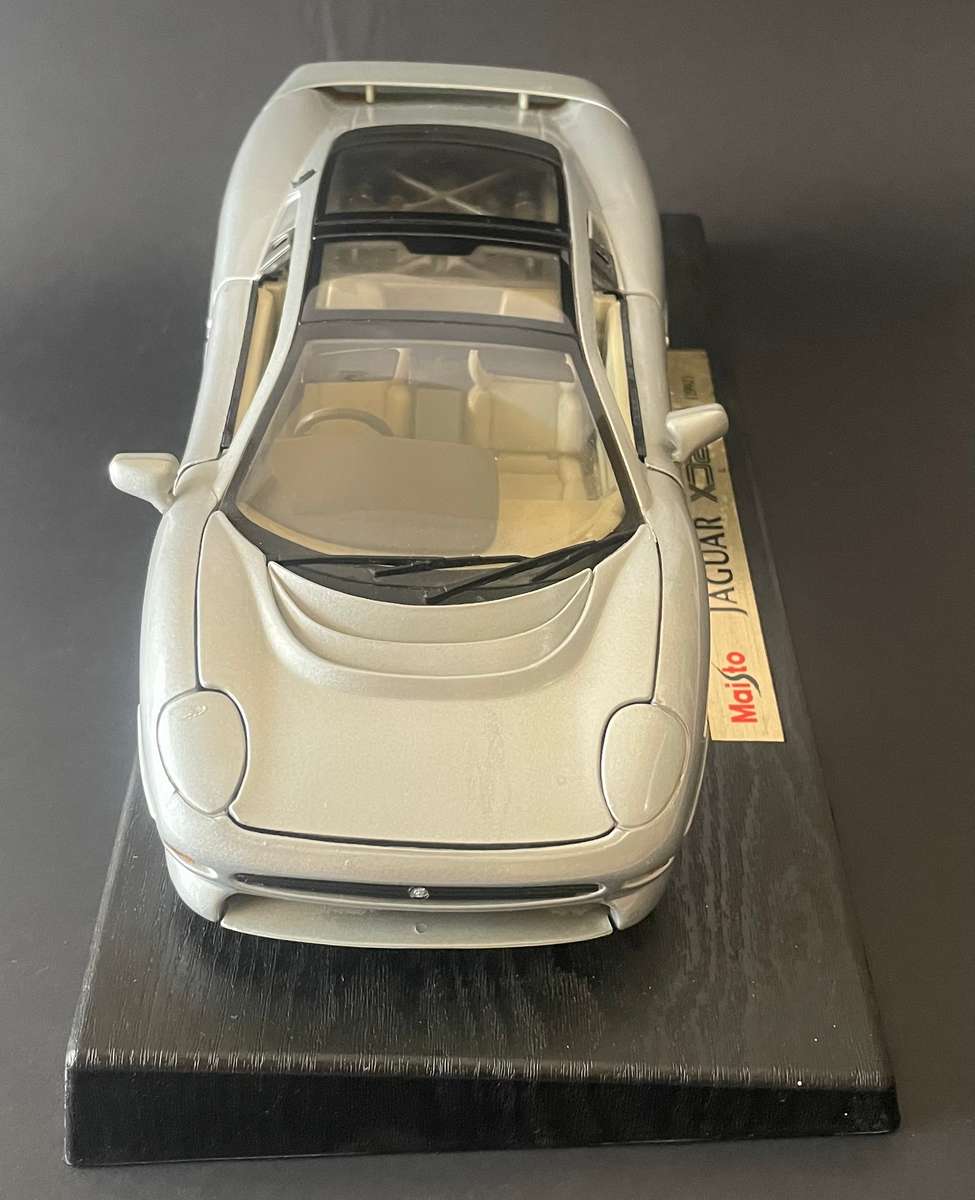 Maisto Jaguar XJ220 (1992) special Edition 1:18 die cast model