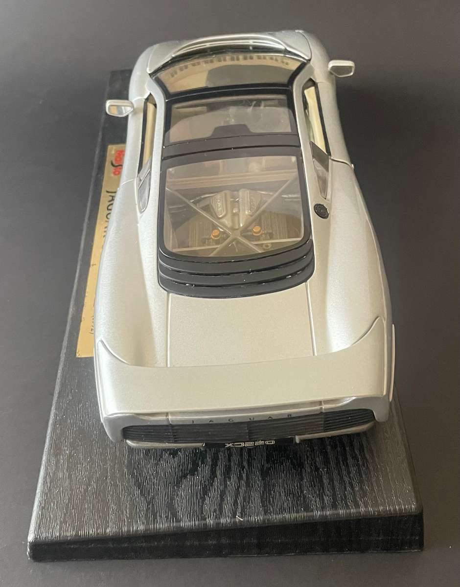 Maisto Jaguar XJ220 (1992) special Edition 1:18 die cast model