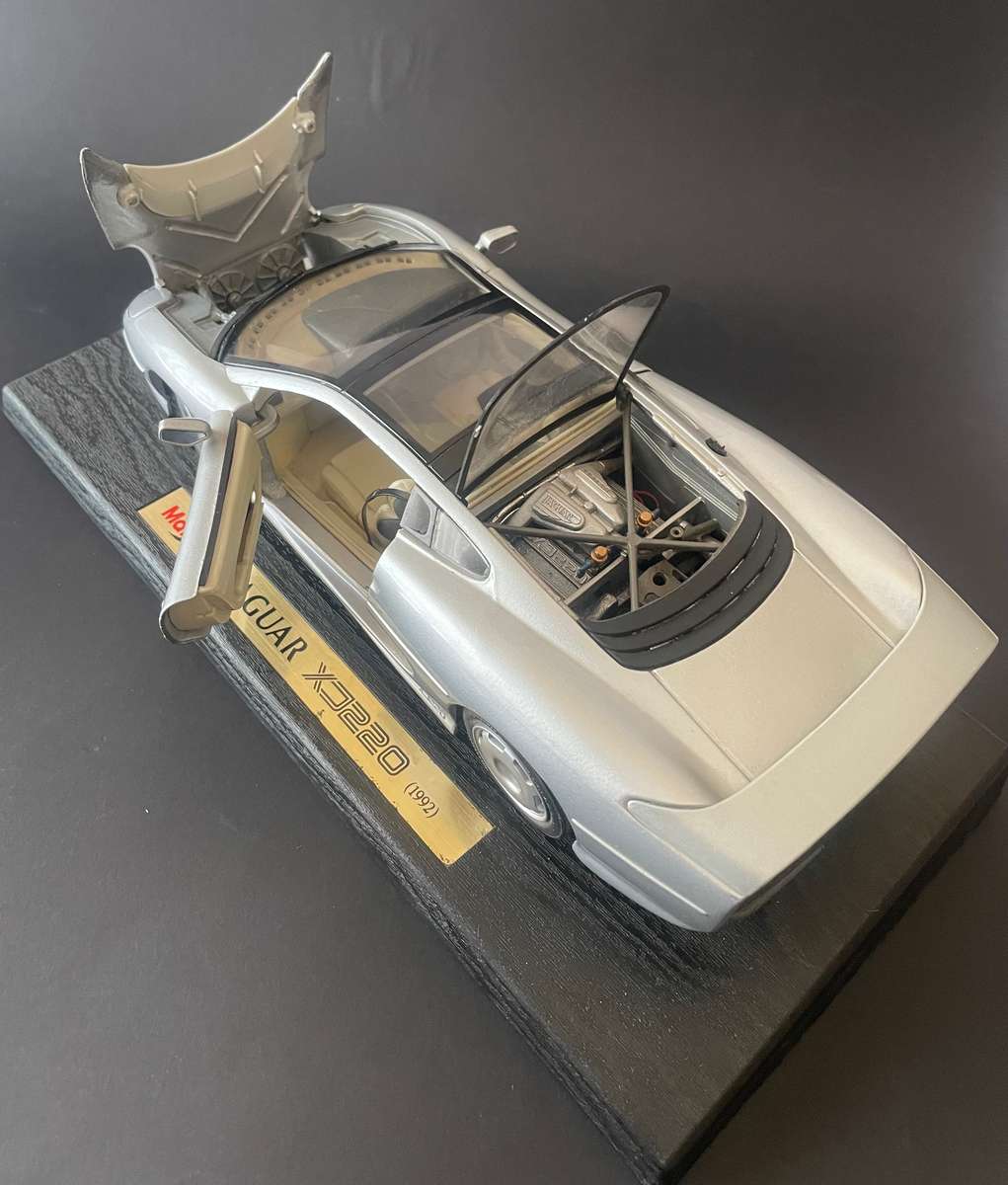 Maisto Jaguar XJ220 (1992) special Edition 1:18 die cast model