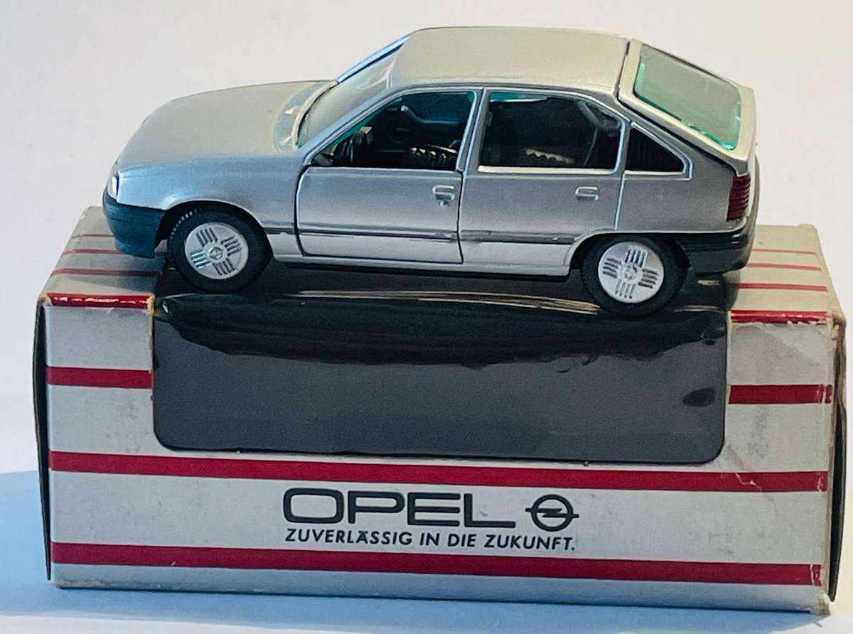 Gama Opel Kadett die cast model 1:43 scale ( model no 1195)