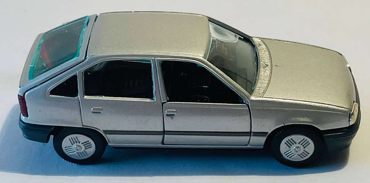 Gama Opel Kadett die cast model 1:43 scale ( model no 1195)