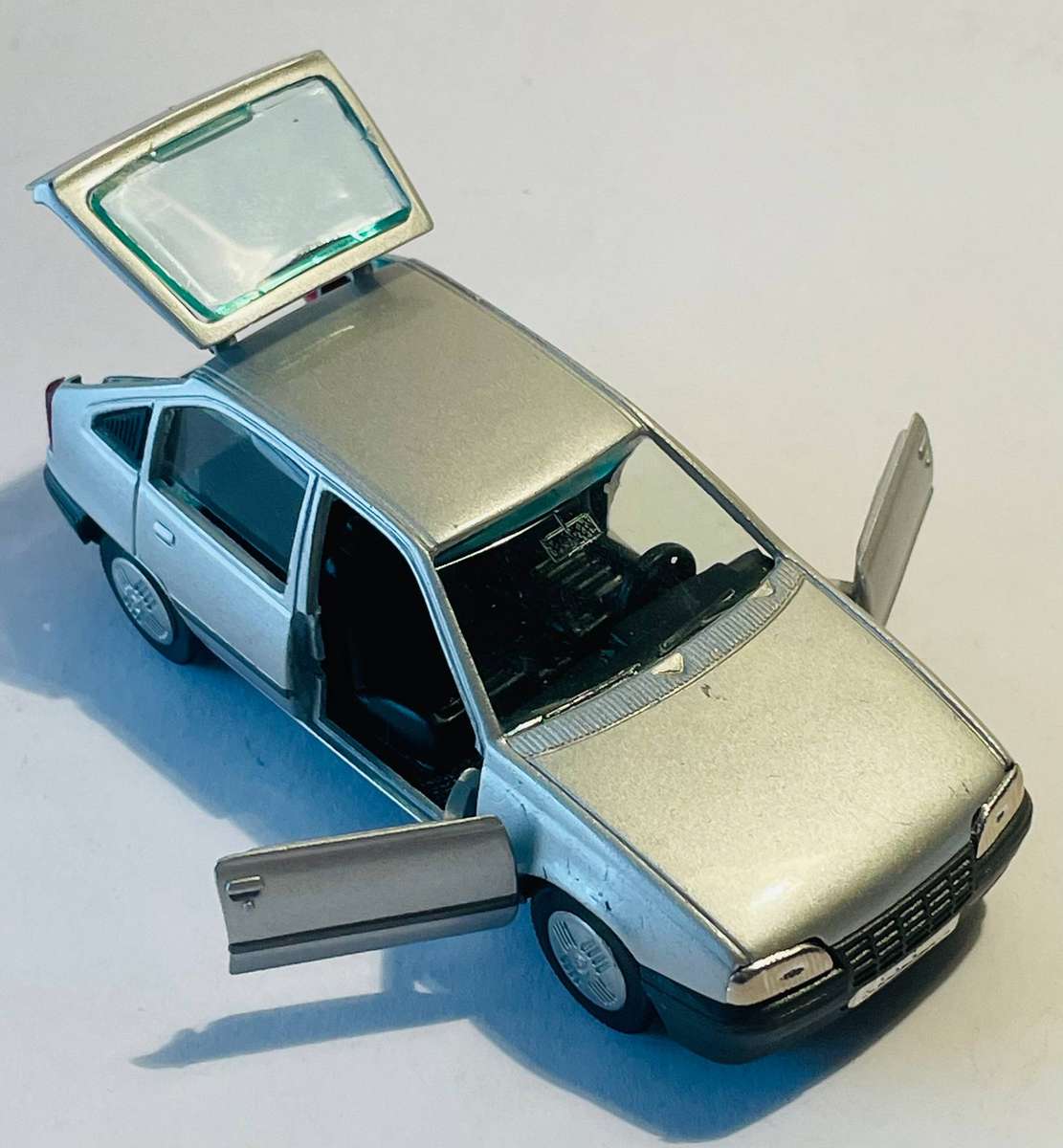 Gama Opel Kadett die cast model 1:43 scale ( model no 1195)