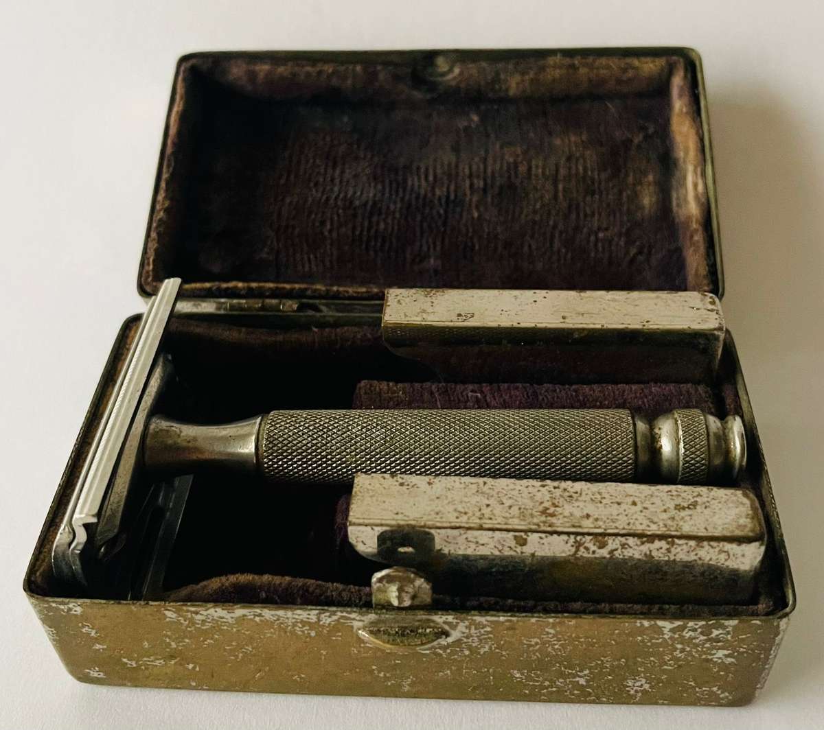 Early Gillette razor in original box - Ideal display piece.