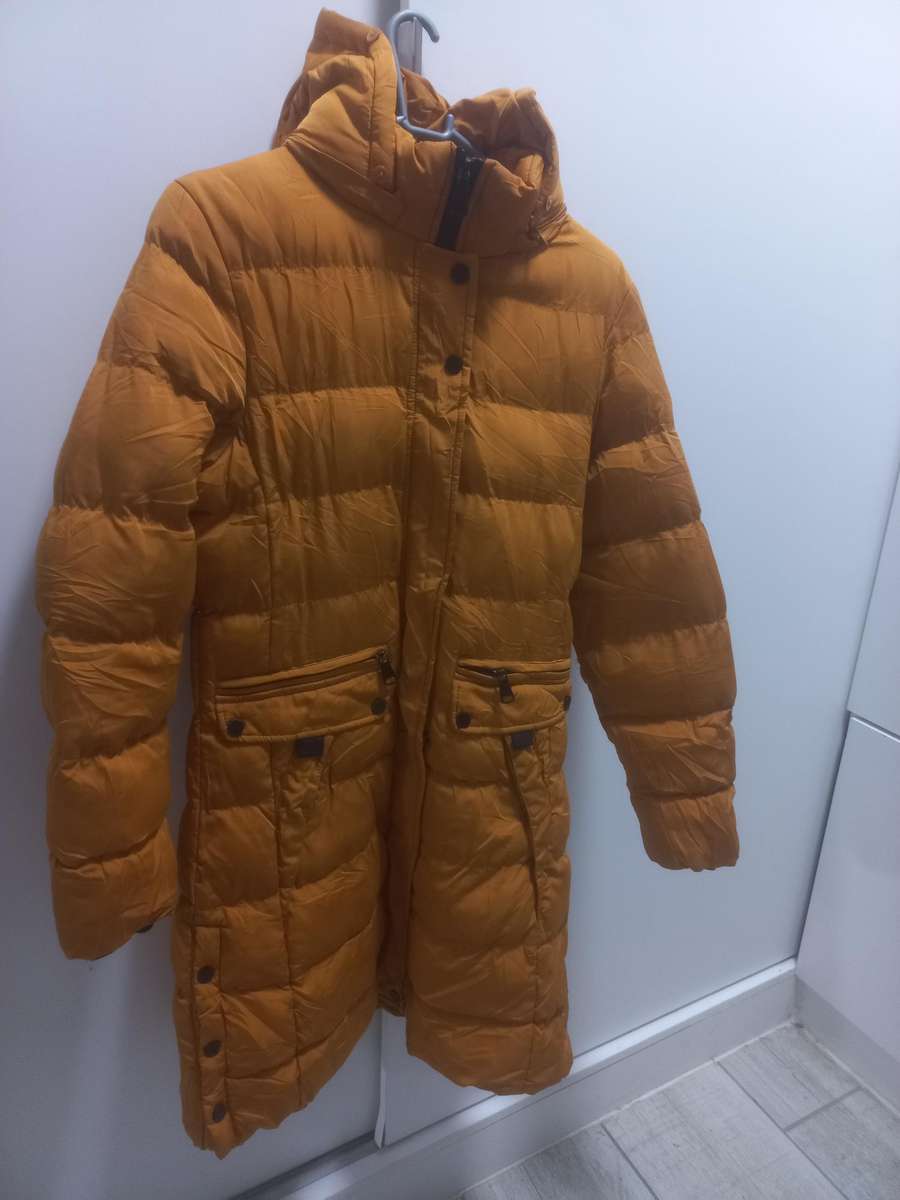 Ladies stylish thick padded coat