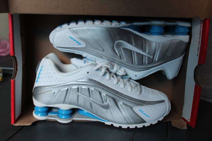 Authentic Nike Shox R4 - White/Metallic Silver/Blue Hero