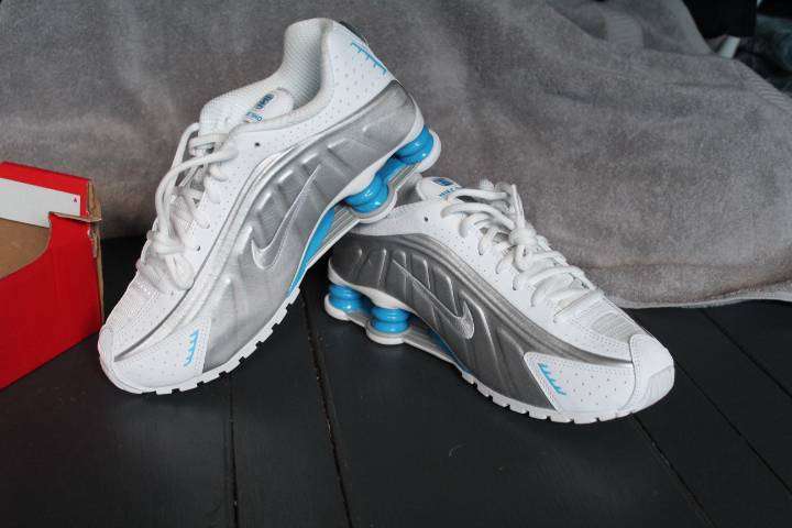 Authentic Nike Shox R4 - White/Metallic Silver/Blue Hero
