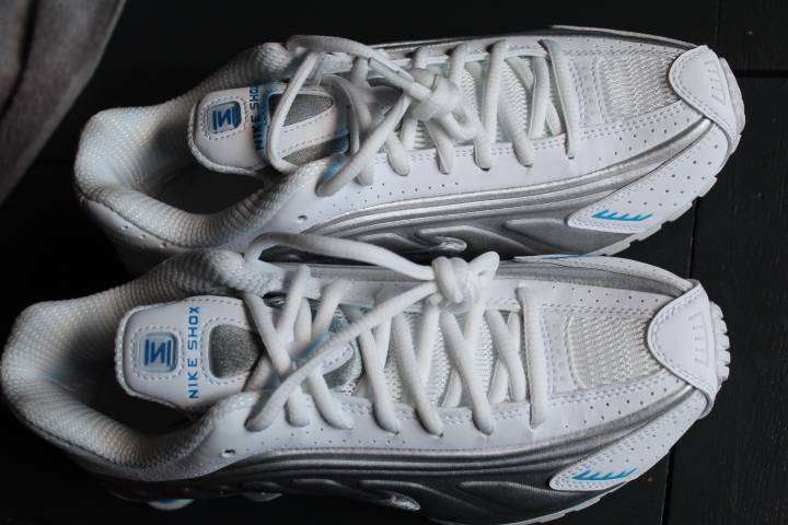 Authentic Nike Shox R4 - White/Metallic Silver/Blue Hero