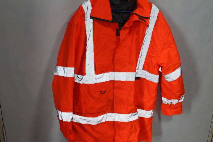 Leo Workwear Heavy-Duty Hi-Viz Winter Jacket (XL)