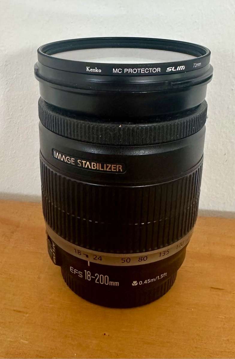 Canon EF-S 18-200mm f/3.5-5.6 IS Lens