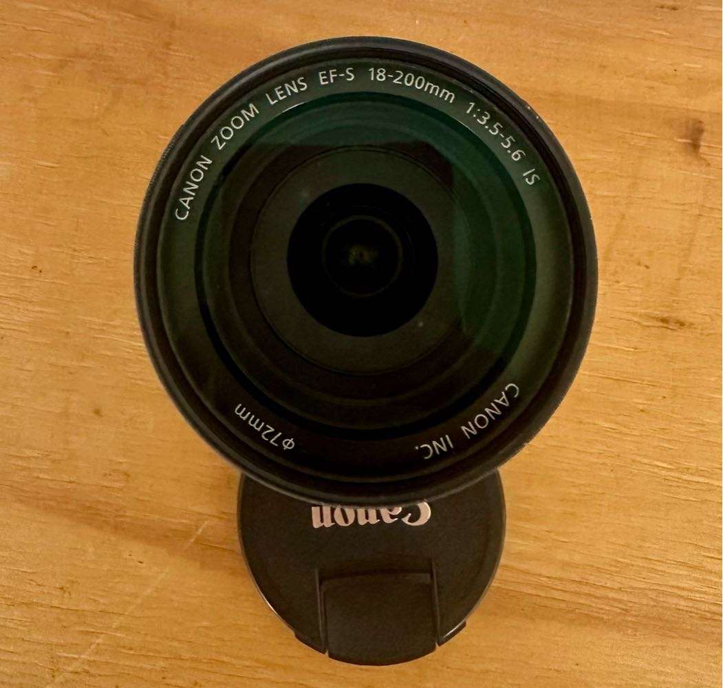 Canon EF-S 18-200mm f/3.5-5.6 IS Lens
