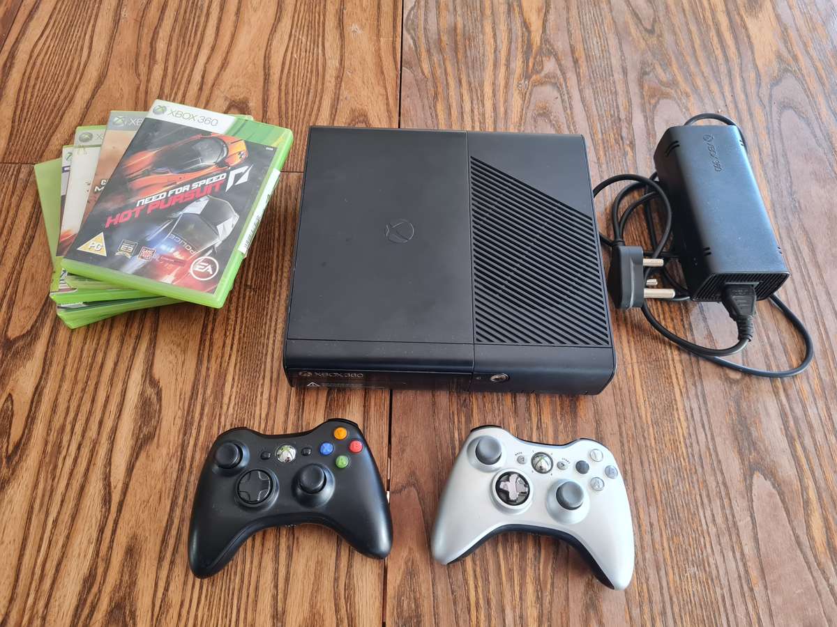 XBOX 360 E Console + Remotes + Games