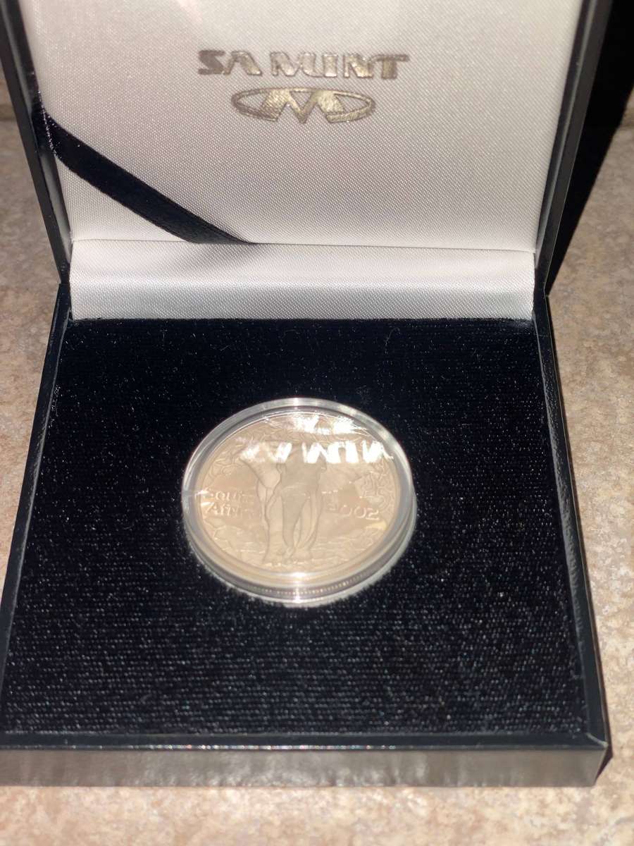 WILDLIFE SERIES 2002 "The Elephant 10c (1/2 oz) Silver Coin #0036