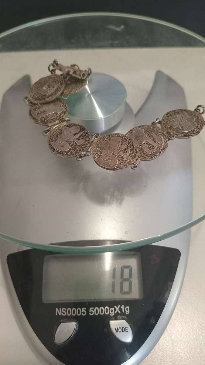Antique 18 g Silver Filligree bracelet(broken)