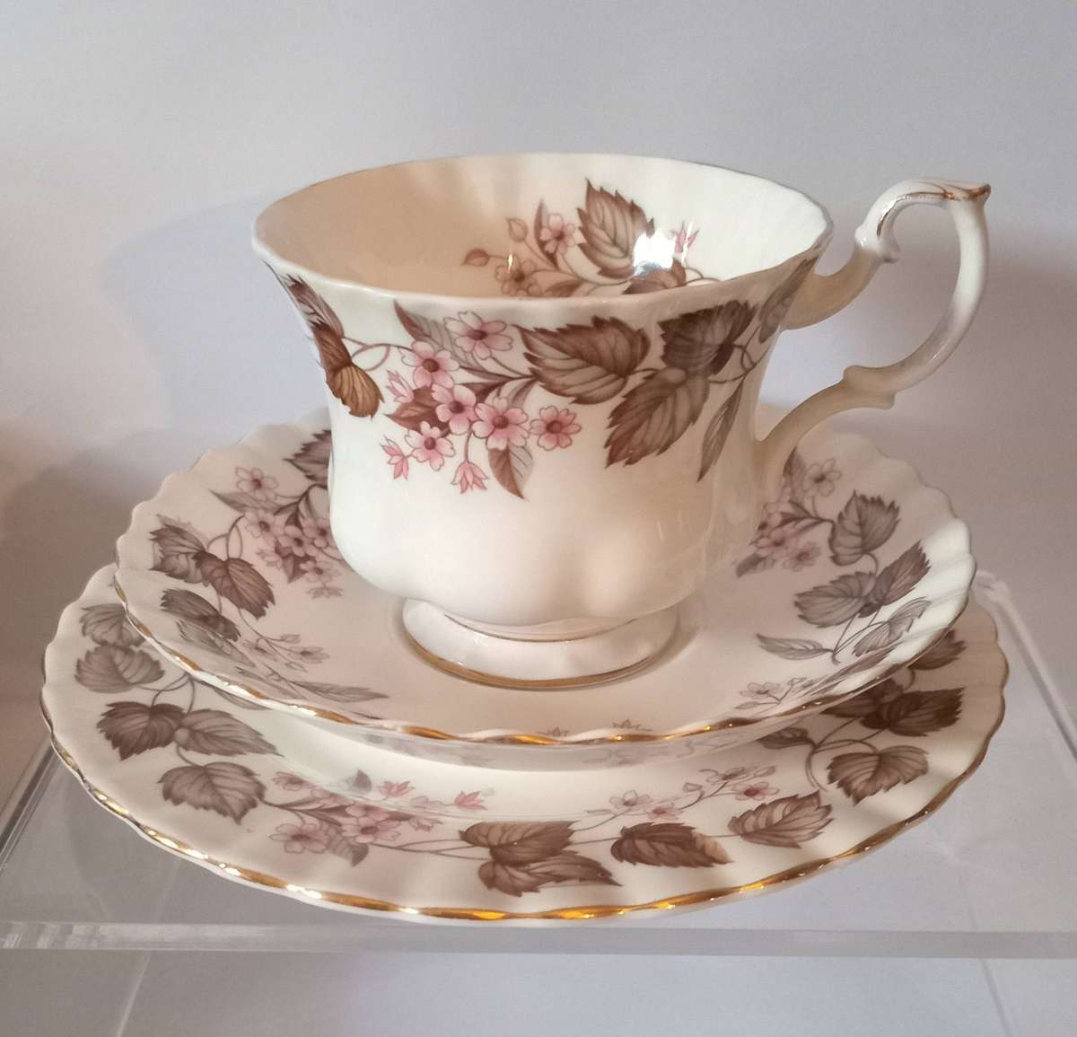 ROYAL ALBERT LINDEN LEA TRIO SOFT PINK AND AUTUMN LEAVE DESIGN