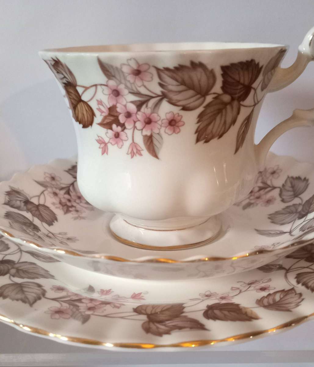 ROYAL ALBERT LINDEN LEA TRIO SOFT PINK AND AUTUMN LEAVE DESIGN