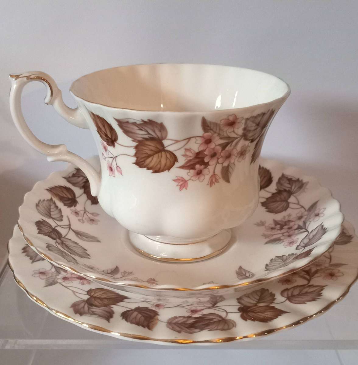 ROYAL ALBERT LINDEN LEA TRIO SOFT PINK AND AUTUMN LEAVE DESIGN