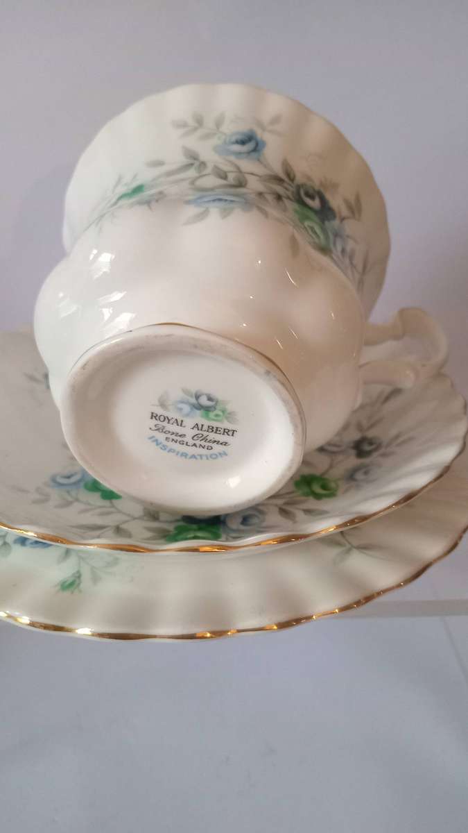 ROYAL ALBERT INSPIRATION TRIO Blue and green flower design