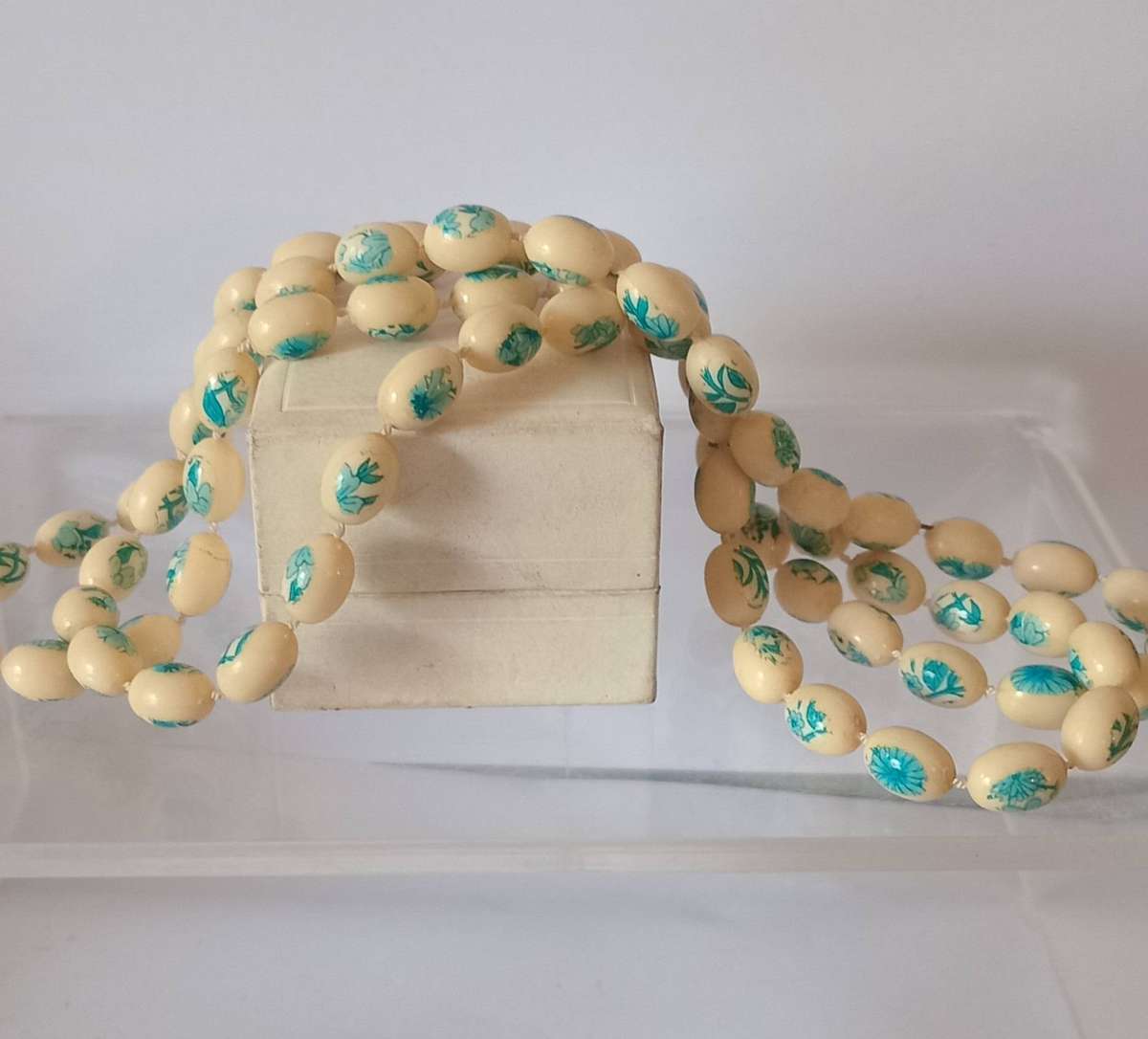 Vintage Cream Beaded Necklace: Hand Knotted Beautiful Blue Floral Design