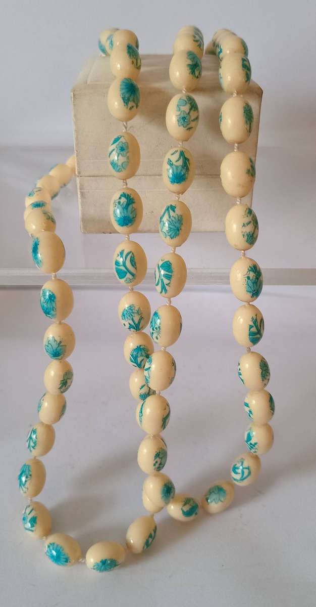 Vintage Cream Beaded Necklace: Hand Knotted Beautiful Blue Floral Design