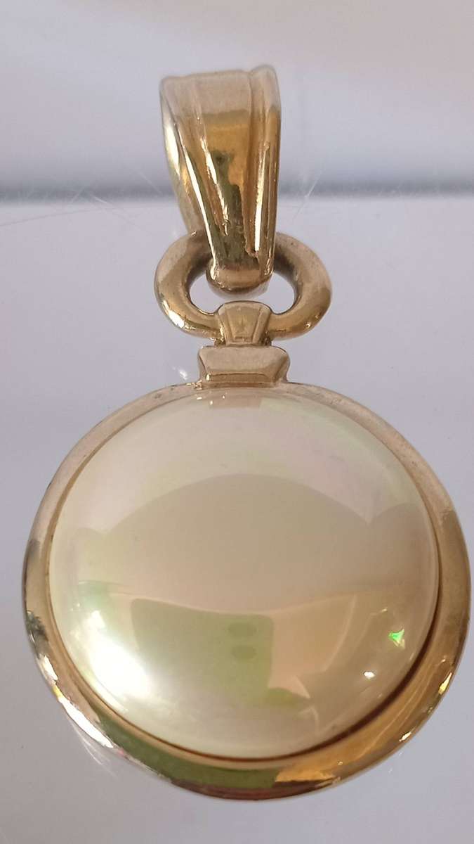 Vintage Gold Tone and Pearl Bold Pendant