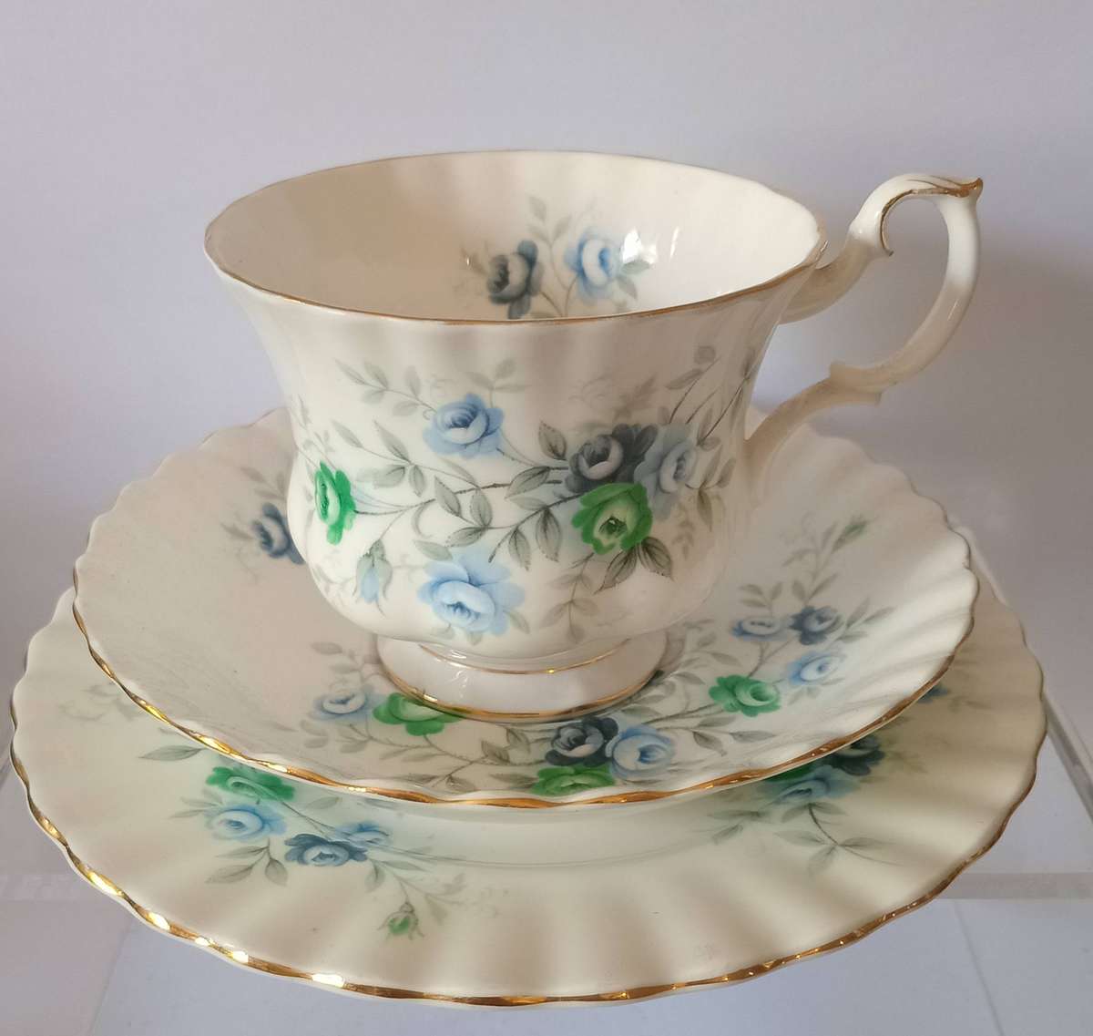 ROYAL ALBERT INSPIRATION TRIO Blue and green flower design
