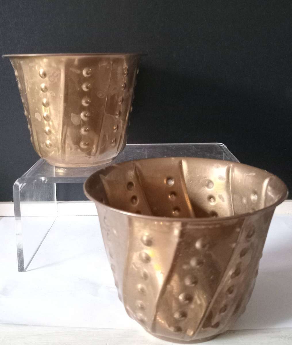 2 x Vintage Small(12cm W)Hammerd Copper Plant holders