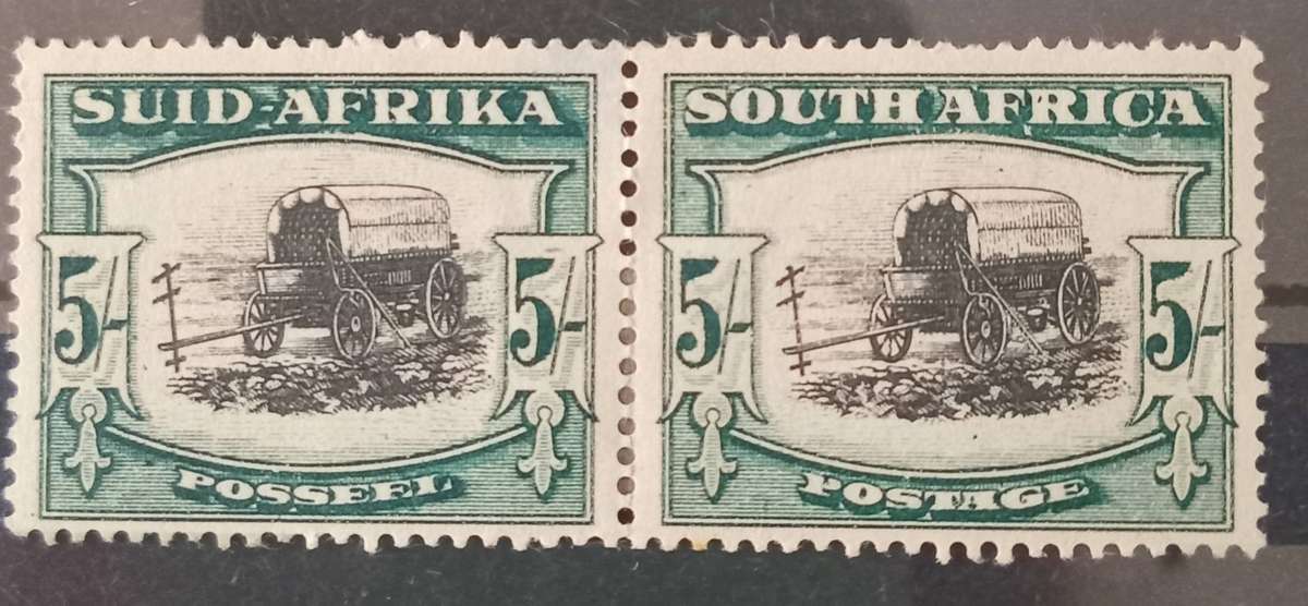 South Africa 1933-48 Hyphenated Pictorial 5/- pair with small  varieties(dots) MH CV R1400