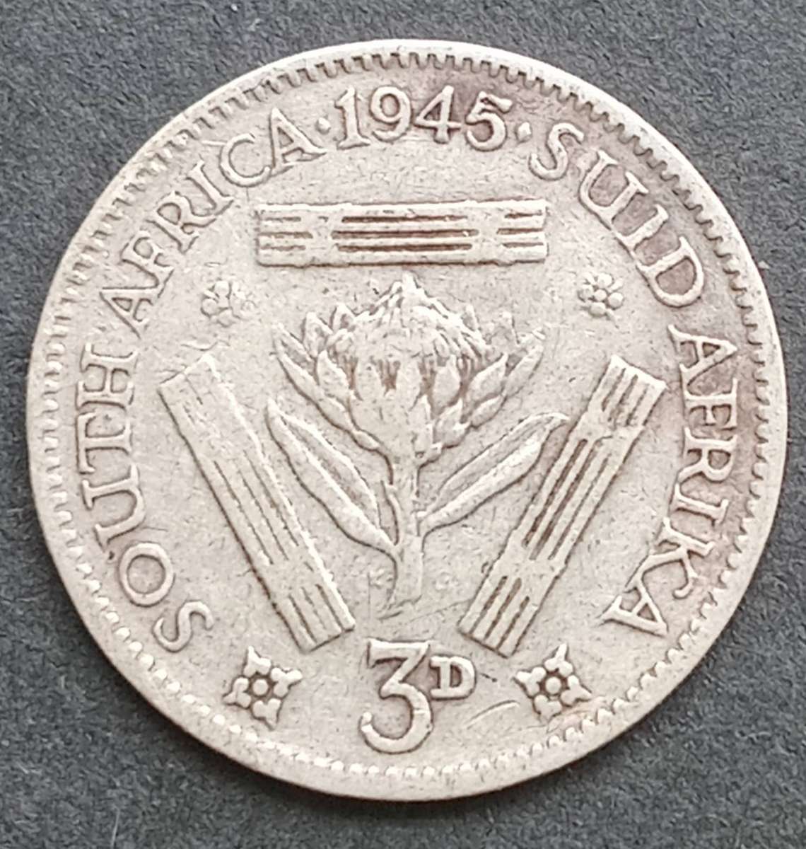 1945 UNION OF SA SILVER 3 PENCE COIN 80% silver