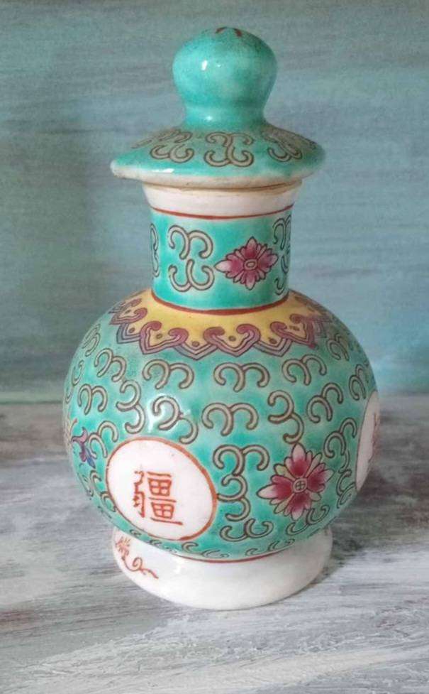 Vintage Soya Sauce Container with Screw In Lid Oriental Porcelain Made in China
