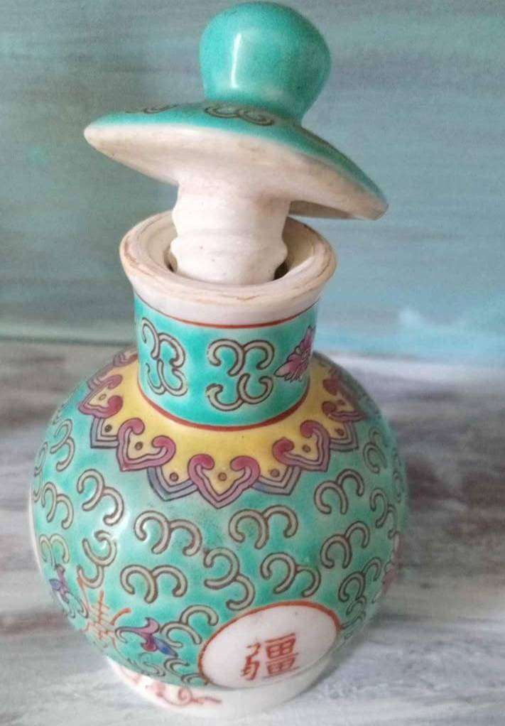 Vintage Soya Sauce Container with Screw In Lid Oriental Porcelain Made in China