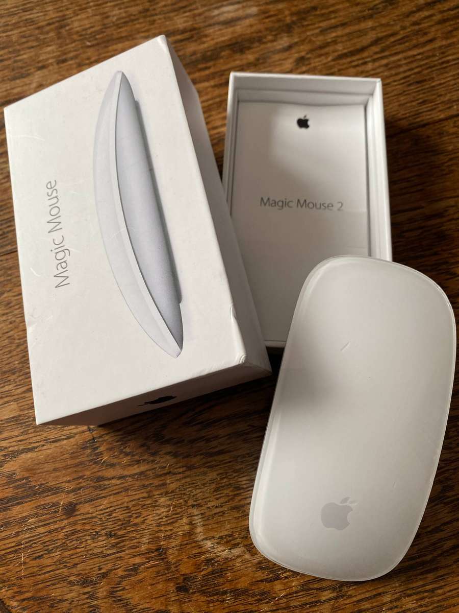 MacBook Air 13-inch (2015) Magic Mouse and Hardshell Cover - 8GB Mem 1.6GHz Dual-Core Intel Core i5