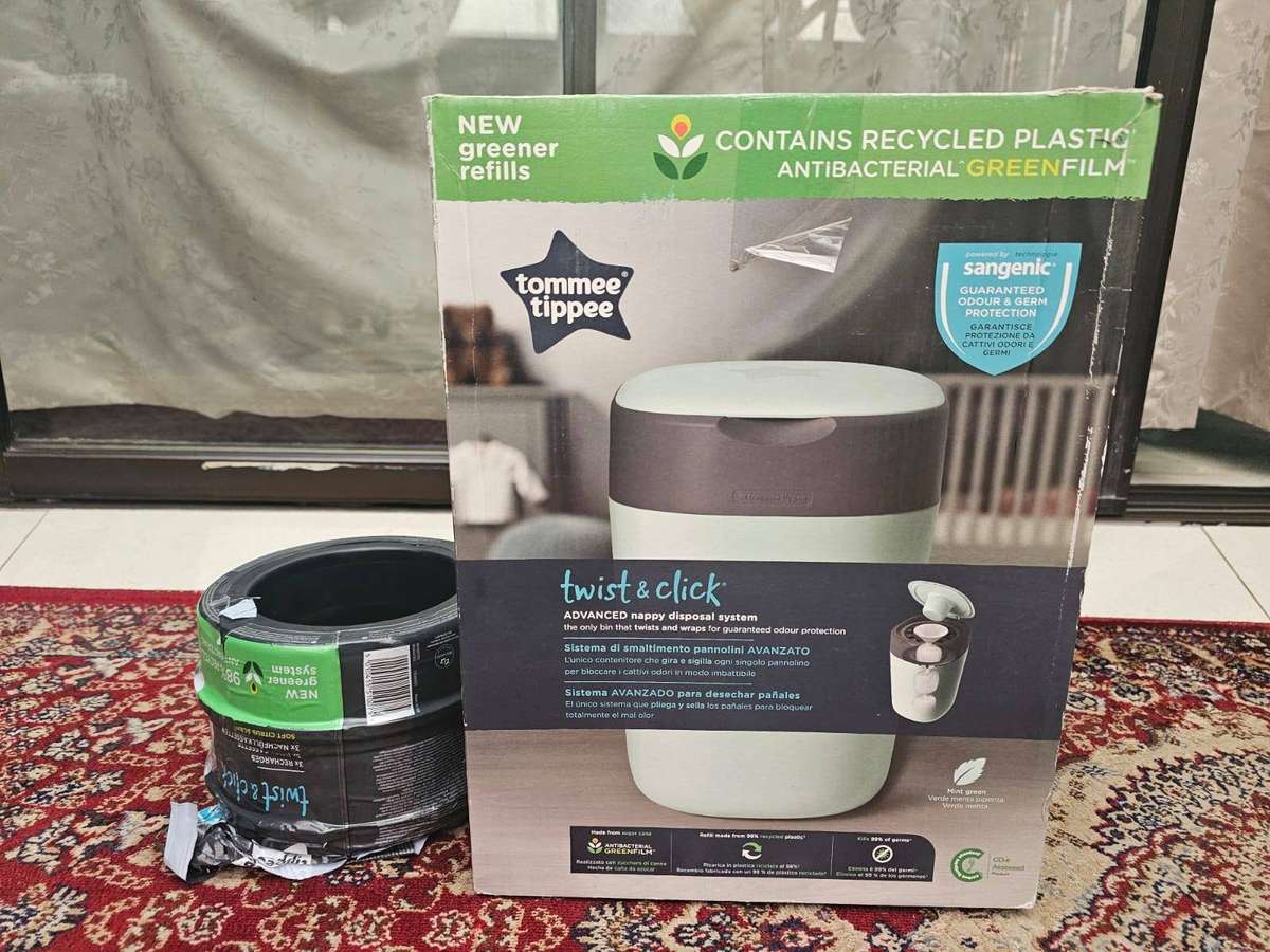 Tommee Tippee Sangenic Twist & Click Nappy Disposal Bin  Eco Friendlier + 2 Extra Refill Cassette