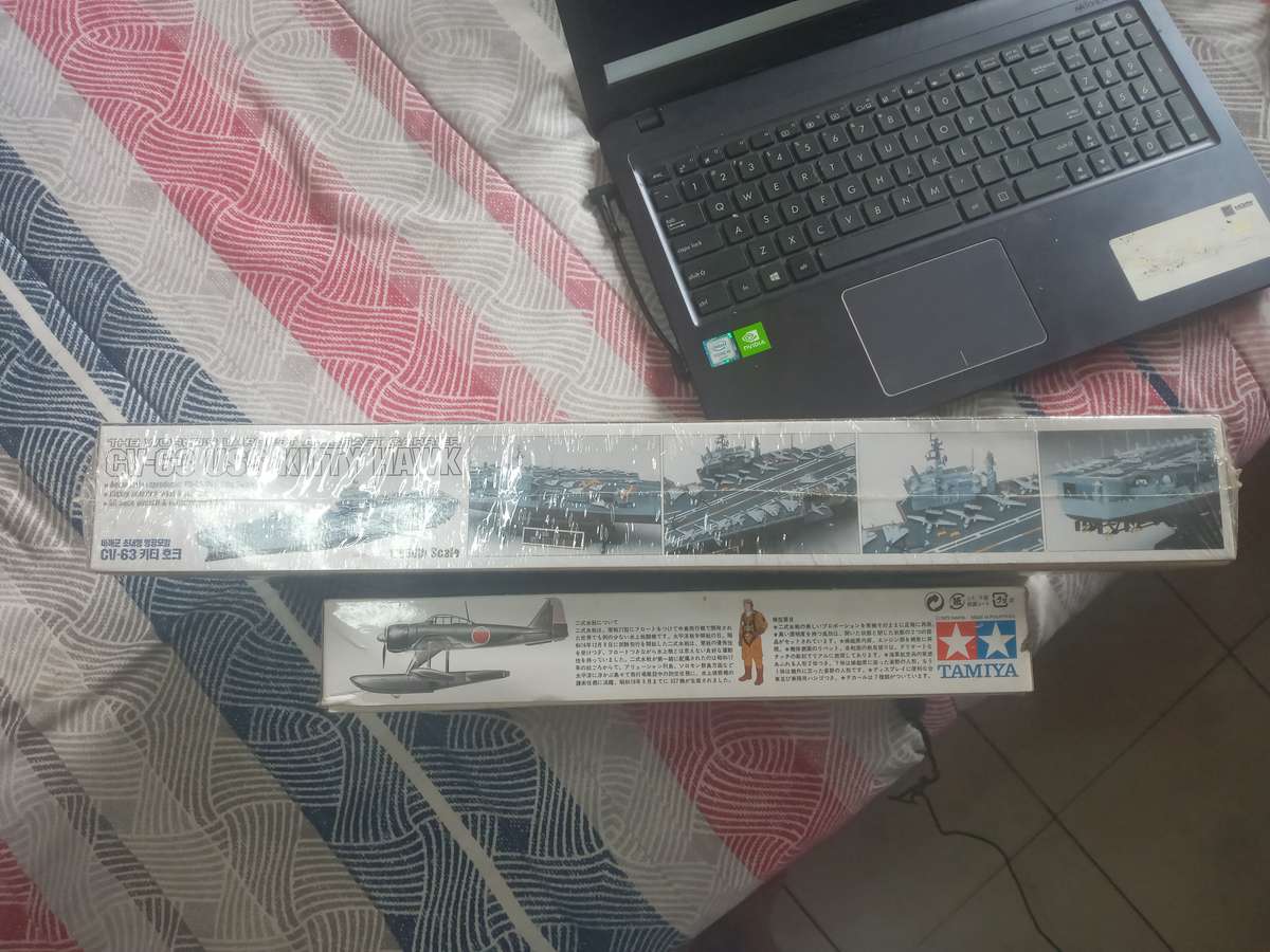 USS Kitty Hawk (CV 63) Aircraft Carrier +