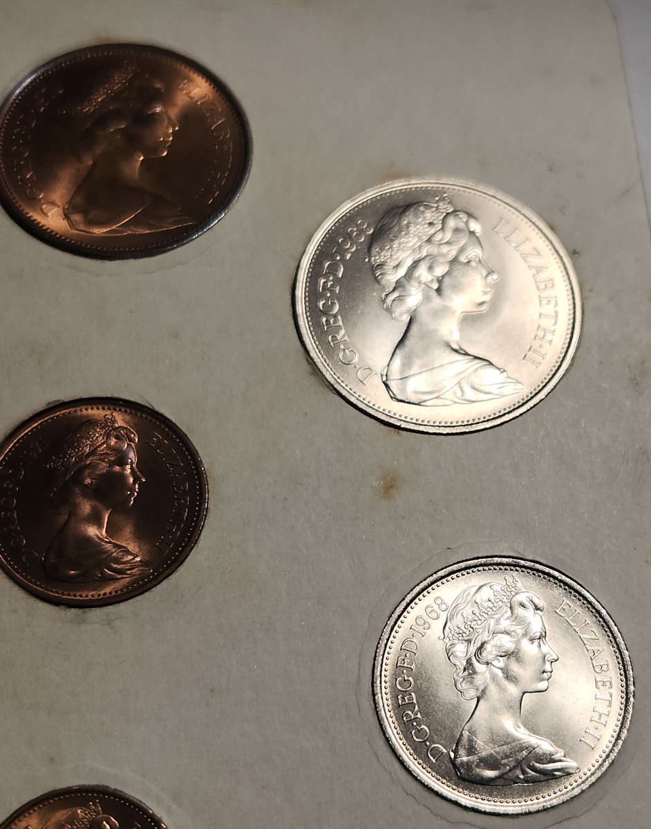 1971 BRITAIN'S FIRST DECIMAL COINS in Folder - Brilliant UNC/PL