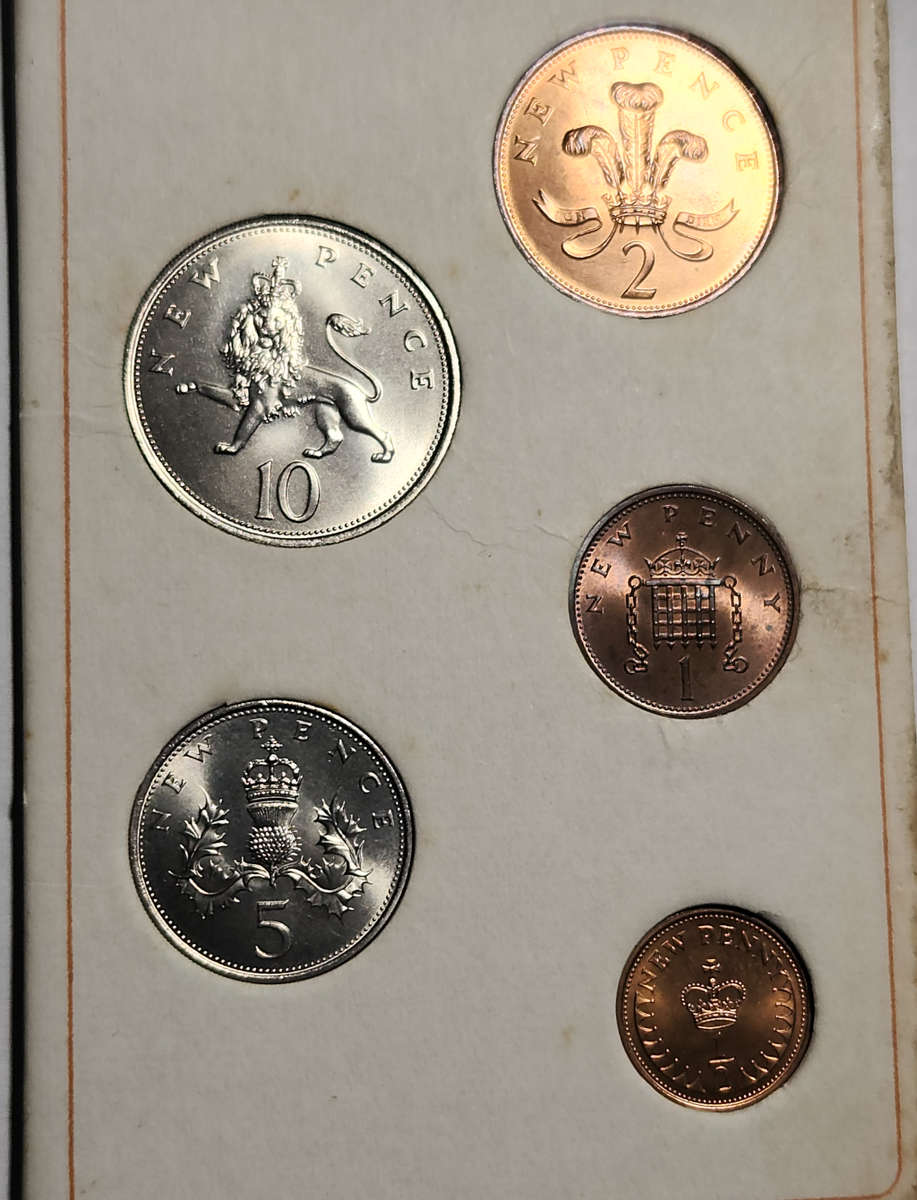 1971 BRITAIN'S FIRST DECIMAL COINS in Folder - Brilliant UNC/PL