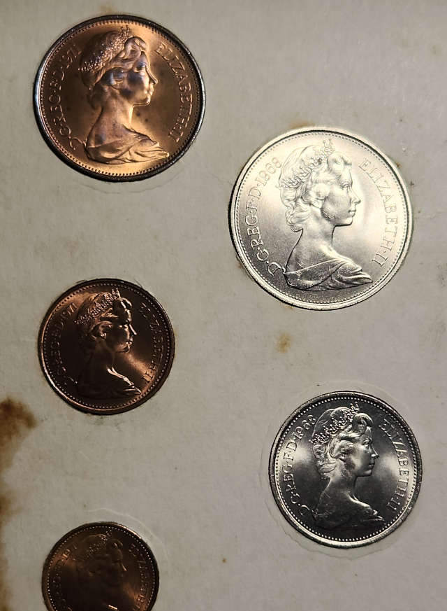 1971 BRITAIN'S FIRST DECIMAL COINS in Folder - Brilliant UNC/PL