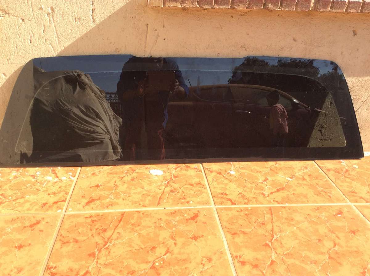 Chevrolet Bakkie, Back screen