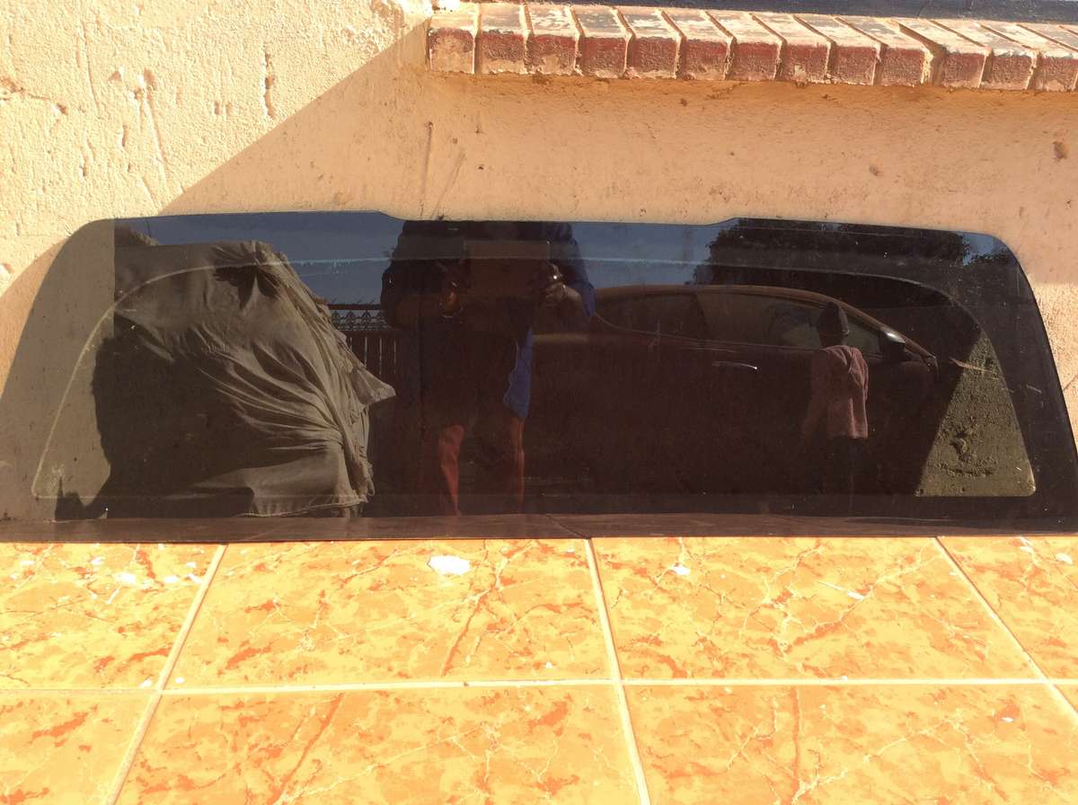 Chevrolet Bakkie, Back screen