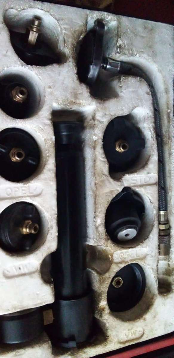 Cooling system water pressure test kit